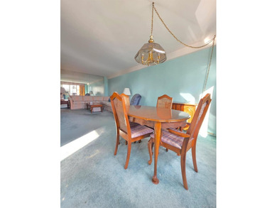 MOTIVATED SELLER! In the desirable area of Bay Terrace, this - photo 5