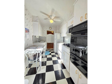 MOTIVATED SELLER! In the desirable area of Bay Terrace, this - photo 7