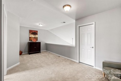 Welcome home to this stunning, move-in-ready townhome - photo 18