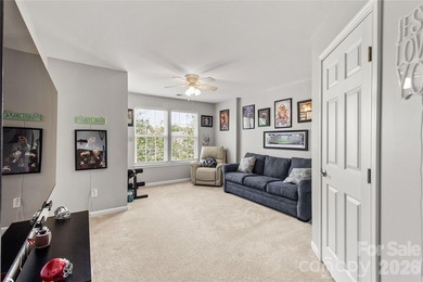 Welcome home to this stunning, move-in-ready townhome - photo 21