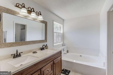 Welcome home to this beautifully maintained 3-bedroom, 2-bath - photo 22