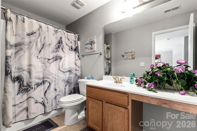 Welcome home to this stunning, move-in-ready townhome - photo 23