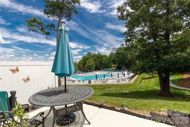 Welcome home to this stunning, move-in-ready townhome - photo 24