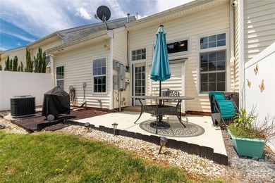 Welcome home to this stunning, move-in-ready townhome - photo 25