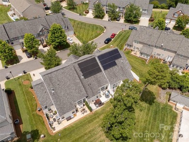Welcome home to this stunning, move-in-ready townhome - photo 27