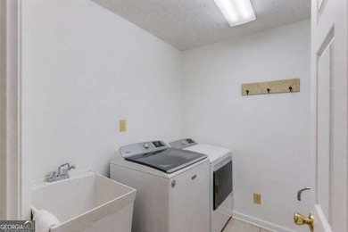 Welcome home to this beautifully maintained 3-bedroom, 2-bath - photo 32
