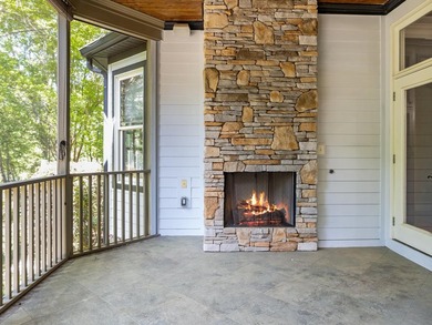 Tucked along the shores of Lake Robinson, this beautifully - photo 37
