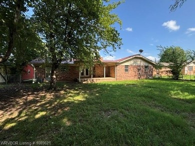 Nice tree shaded lot, oversized home offering living room and - photo 3
