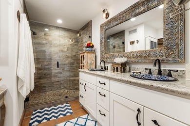 Muy caliente! This gorgeous home will convince you that you are - photo 25