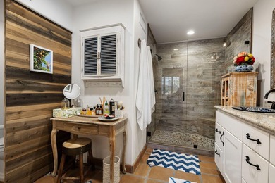Muy caliente! This gorgeous home will convince you that you are - photo 26