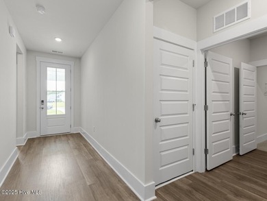 Welcome to Hubert's newest neighborhood, Surfside Landing! - photo 4