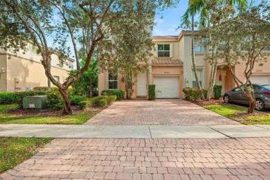 (private lake, pond, creek) Townhome/Townhouse For Sale in Miramar Florida