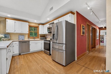Welcome to your own private retreat on beautiful Gardner Lake! - photo 10