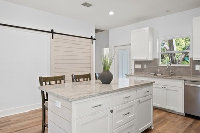Charming 3 Bedroom, 2 Bath residence backing to Tule Park - photo 14