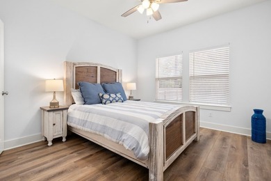 Charming 3 Bedroom, 2 Bath residence backing to Tule Park - photo 16