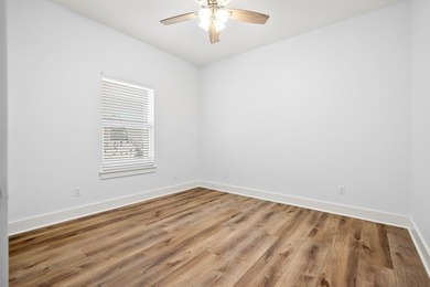 Charming 3 Bedroom, 2 Bath residence backing to Tule Park - photo 18