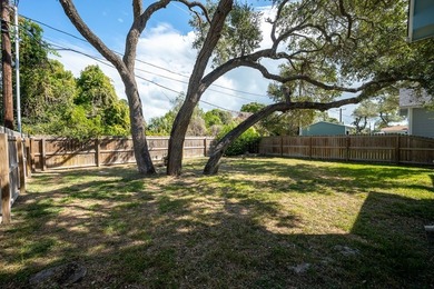 Charming 3 Bedroom, 2 Bath residence backing to Tule Park - photo 23