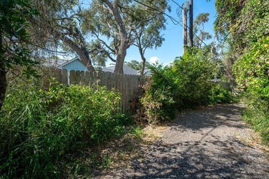 Charming 3 Bedroom, 2 Bath residence backing to Tule Park - photo 28