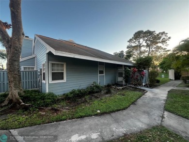 Lake Townhome/Townhouse For Sale in North Lauderdale, Florida