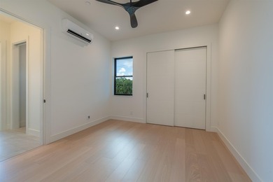 North Shore paradise. Brand New Construction 5 bdr/ 5 bath with - photo 32