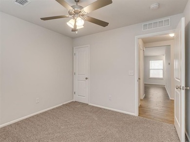 Stunning Contemporary style 3-bedroom home located in Greenleaf - photo 34
