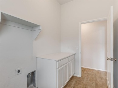 Stunning Contemporary style 3-bedroom home located in Greenleaf - photo 36