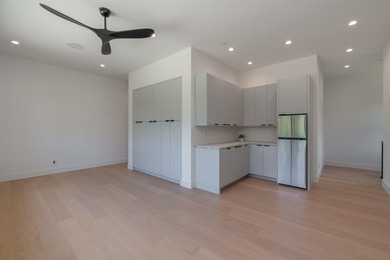 North Shore paradise. Brand New Construction 5 bdr/ 5 bath with - photo 40