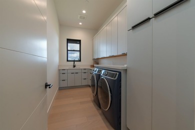 North Shore paradise. Brand New Construction 5 bdr/ 5 bath with - photo 42