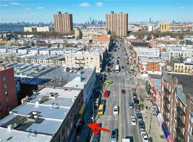 Great news for investors! Presenting a mixed-use building with - photo 6