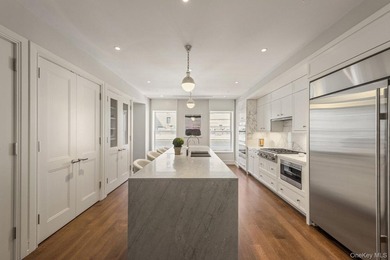 Turnkey 4-Bedroom Residence in a Boutique Upper East Side - photo 1