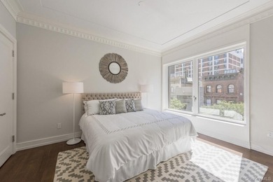 Turnkey 4-Bedroom Residence in a Boutique Upper East Side - photo 8