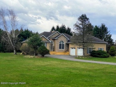 (private lake) Home For Sale in Pocono Lake Pennsylvania
