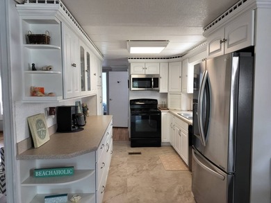 Step into this beautifully remodeled, fully furnished 2-bedroom - photo 7