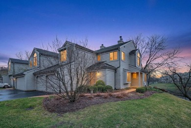 Sophisticated, fully renovated residence with breathtaking water - photo 1