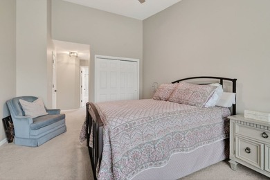 Sophisticated, fully renovated residence with breathtaking water - photo 10