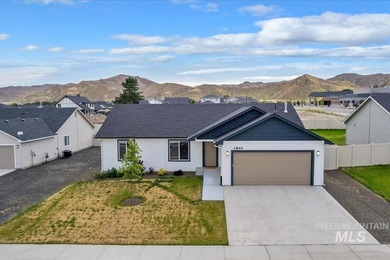 Welcome home to this better-than-new, thoughtfully designed - photo 3
