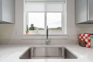 Welcome home to this better-than-new, thoughtfully designed - photo 9