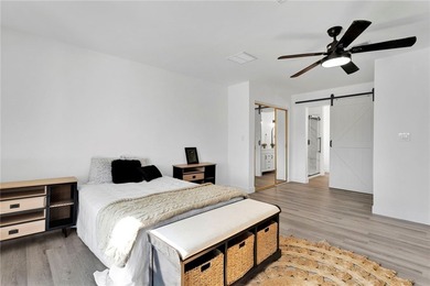 5 beds ** 2076 sq ft ** Fully Renovated **OWNED SOLAR *** that - photo 14