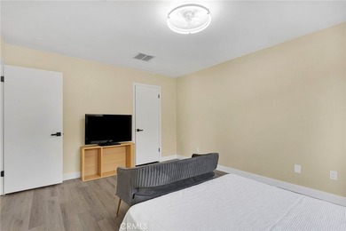 5 beds ** 2076 sq ft ** Fully Renovated **OWNED SOLAR *** that - photo 23