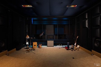 Italianate grandeur and modern design are one at this - photo 34