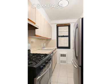Spacious Corner Living with Private Outdoor Space at Lincoln - photo 6