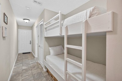 Charming 1BR/1BA condo with hallway bunks - sleeps 6! This makes - photo 10
