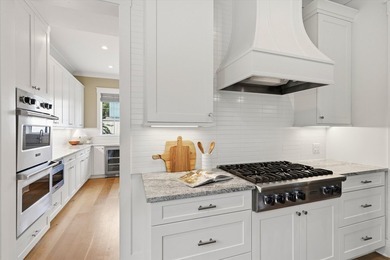 Welcome to an exceptional, newly built residence in the heart of - photo 14