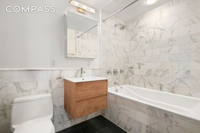 Wonderful value in Hell s Kitchen, only two blocks away from - photo 6