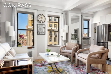 The perfect full-time home or pied-a-terre! This bright alcove - photo 1