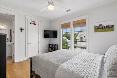 Welcome to an exceptional, newly built residence in the heart of - photo 49