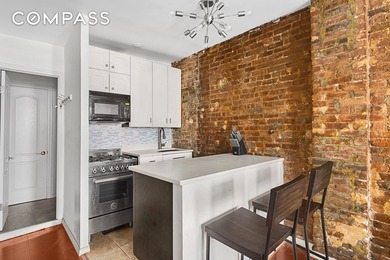 SECOND FLOOR FIND INVESTOR FRIENDLY PERFECT PIED-A-TERRE RENT IT - photo 3