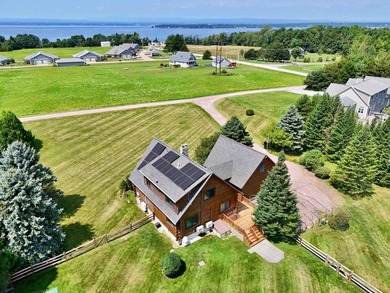 Discover a one-of-a-kind Champlain Islands retreat where privacy - photo 4