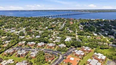 Discover this charming 2-bedroom, 2.5-bathroom condominium - photo 32