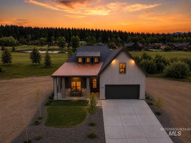 Absolutely breathtaking golf course home situated on a premier 0 - photo 1